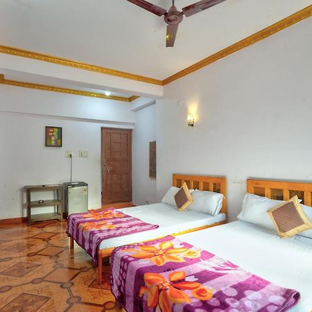 Om Sai Guest House Calangute Luaran gambar